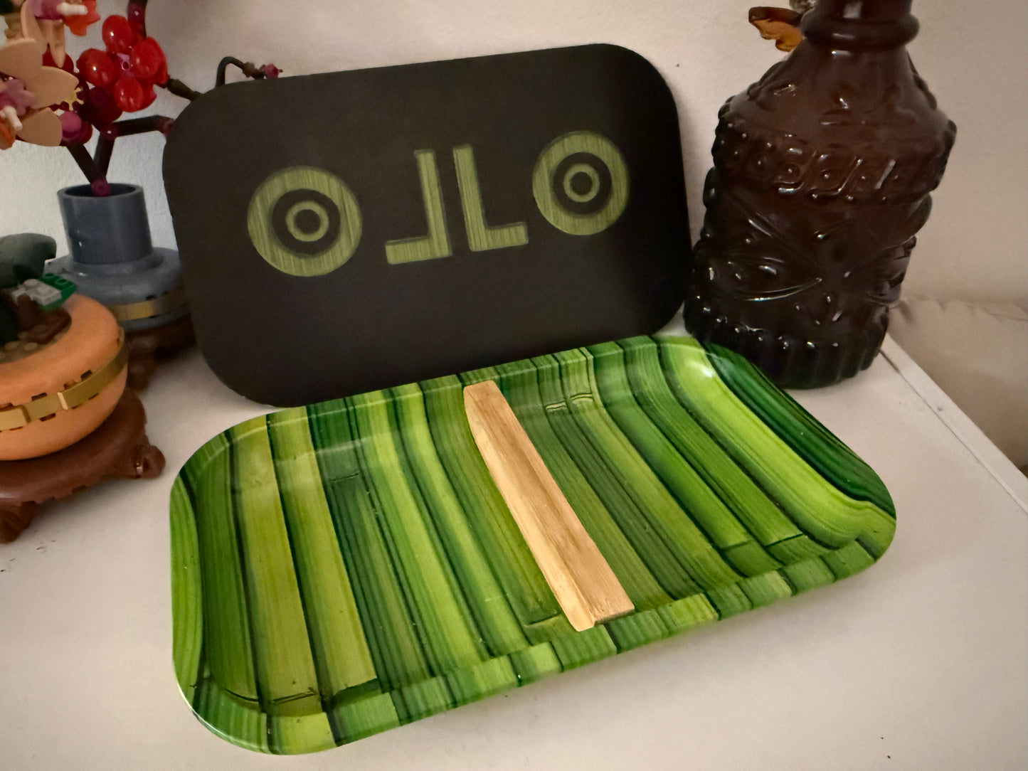 The Magnetic Rolling Tray